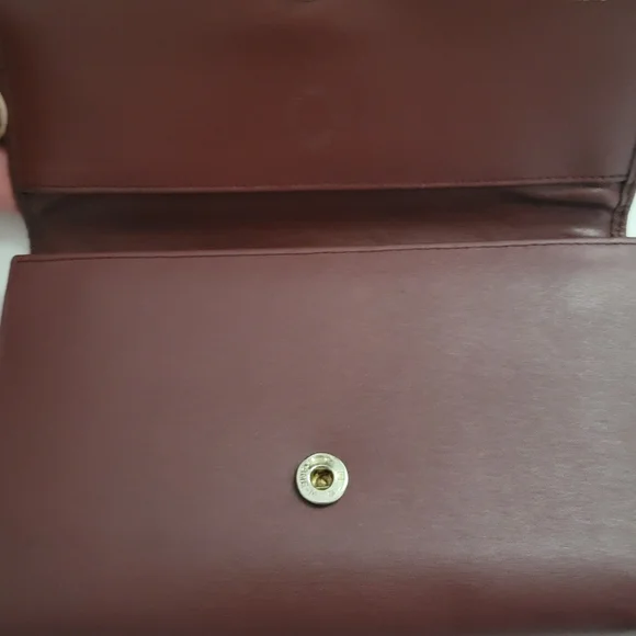 Cartier signature wallet with inside kiss lock and zipper pocket. EUC - Picture 8 of 13